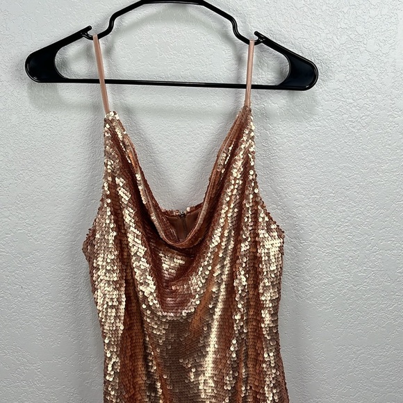 Misguided Women’s Sequin Cowl Neck Women Mini Dress Rose Gold Party Dress Sz 10 - Picture 4 of 8